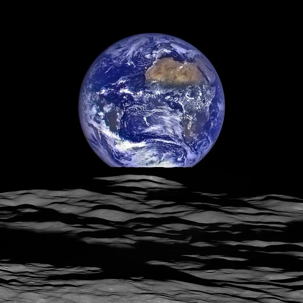 Image of Earthrise over the Moon from NASA